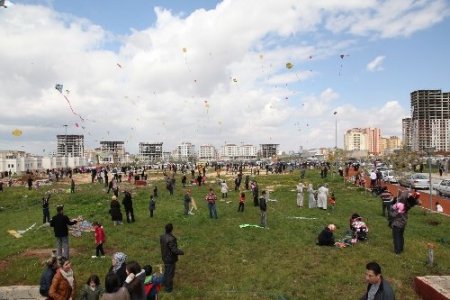 Öğrenciler uçurtma şenliğine yoğun ilgi gösterdi