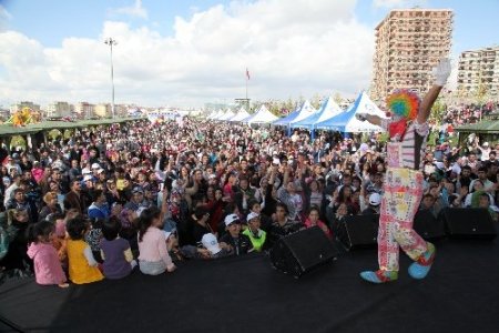 Öğrenciler uçurtma şenliğine yoğun ilgi gösterdi