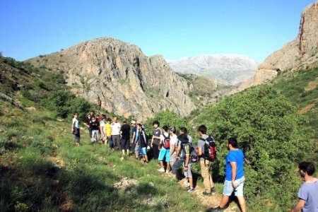 Öğrenciler ve akademisyenler Kemaliye İpek Yolu Doğa yürüyüşünde bir araya geldi