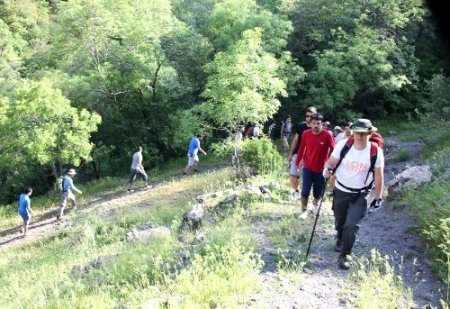 Öğrenciler ve akademisyenler Kemaliye İpek Yolu Doğa yürüyüşünde bir araya geldi