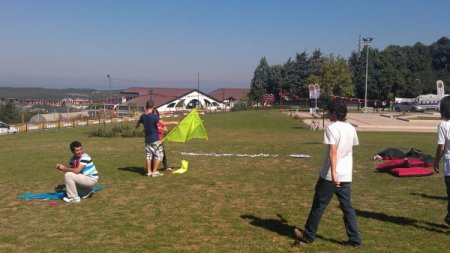 Öğrenciler ve vatandaşlar uçurtma şenliğinde buluştu (Özel)