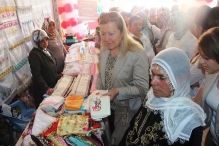 Öğrenciler yararına kermese vatandaşlardan büyük ilgi