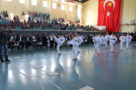 Öğrenciler YİBO Şenliği'nde eğlendi