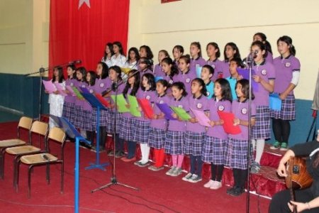 Öğrenciler YİBO Şenliği'nde eğlendi