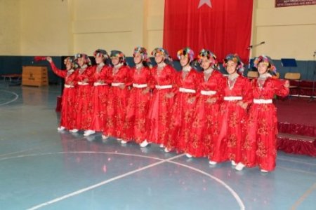 Öğrenciler YİBO Şenliği'nde eğlendi