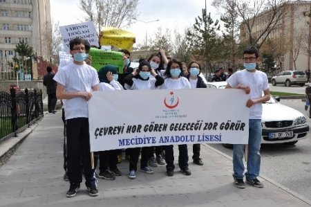 Öğrencilerden anlamlı mesaj: Çevreyi hor gören, geleceği zor görür