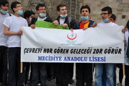 Öğrencilerden anlamlı mesaj: Çevreyi hor gören, geleceği zor görür