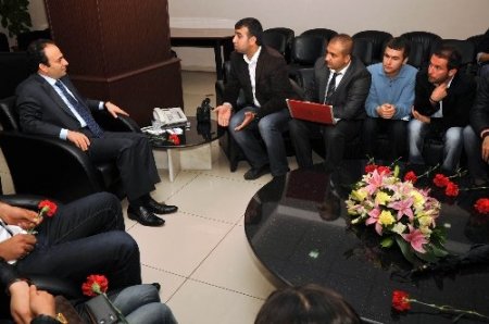 Öğrencilerden Baydemir'e anlamlı ziyaret