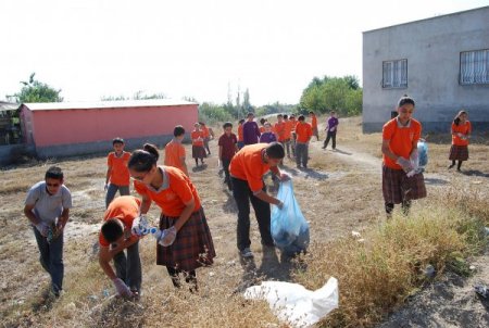 Öğrencilerden Çevremizi Temiz Tutalım Kampanyası