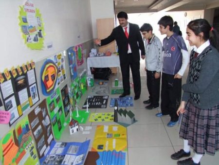 Öğrencilerden İngilizce Çevre Bilinci Sergisi