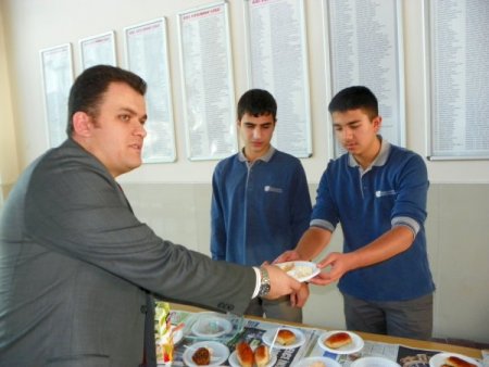 Öğrencilerden kardeş okul için kermes