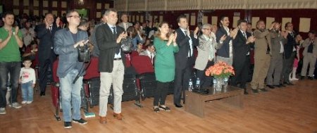 Öğrencilerden türkü ziyafeti