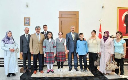 Öğrencilerden Vali Cerrah’a teşekkür ziyareti