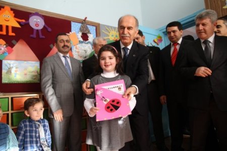 Öğrencilerden Vali'ye karne sürprizi