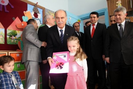 Öğrencilerden Vali'ye karne sürprizi