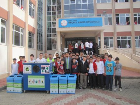 Öğrencilere geri dönüşümün önemi ve çevre duyarlılığı anlatıldı