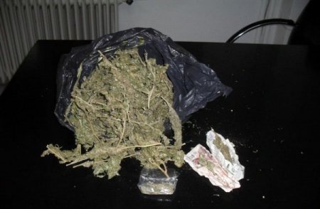 Öğrencilere uyuşturucu satmak isteyen şahıslara operasyon