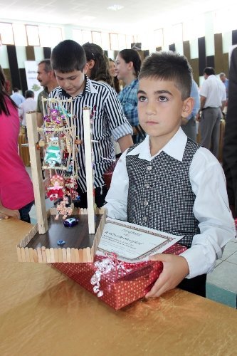 Öğrencilerin atıklardan yaptığı oyuncaklar yarıştı