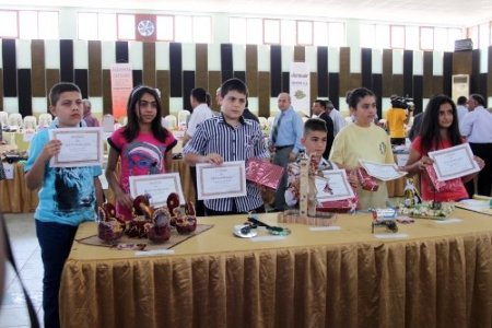 Öğrencilerin atıklardan yaptığı oyuncaklar yarıştı