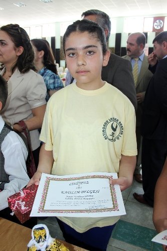 Öğrencilerin atıklardan yaptığı oyuncaklar yarıştı