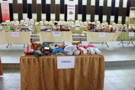 Öğrencilerin atıklardan yaptığı oyuncaklar yarıştı