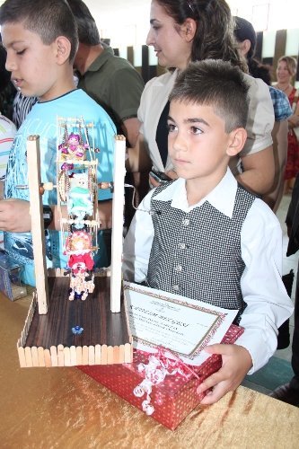 Öğrencilerin atıklardan yaptığı oyuncaklar yarıştı