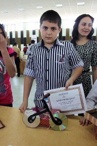 Öğrencilerin atıklardan yaptığı oyuncaklar yarıştı