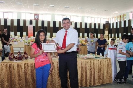 Öğrencilerin atıklardan yaptığı oyuncaklar yarıştı