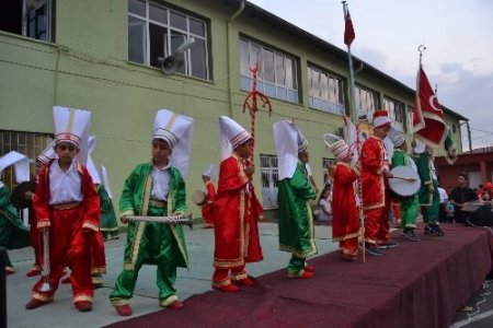 Öğrencilerin kurtuluş coşkusu