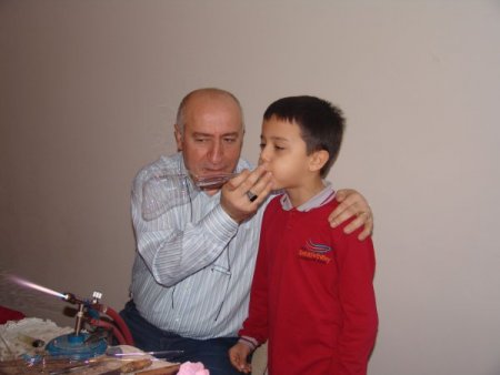 Öğrencilerin nefesiyle cam boruları semazene çeviriyor