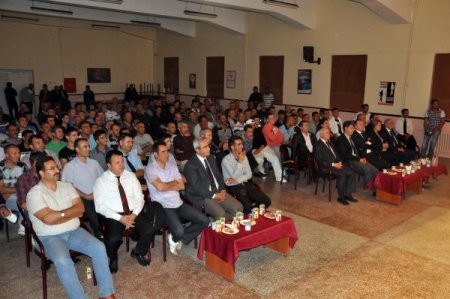 Öğrencilerin Tiyatro Oyunu Mahkumları Eğlendirdi