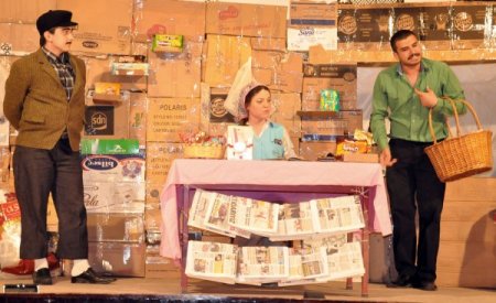 Öğrencilerin Tiyatro Oyunu Mahkumları Eğlendirdi