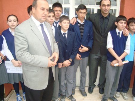 Öğrencilerini her gün 2 saat ücretsiz ders vererek SBS'ye hazırlıyor