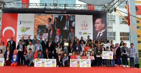 Öğrencisi, öğretmeni ve işadamı kitap okumanın keyfini birlikte yaşadı