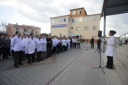 Öğretim üyeleri ve öğrenciler Rektör Laçiner'e destek verdi