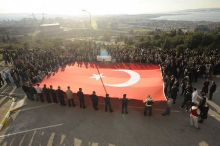 Öğretim üyeleri ve öğrenciler Rektör Laçiner'e destek verdi