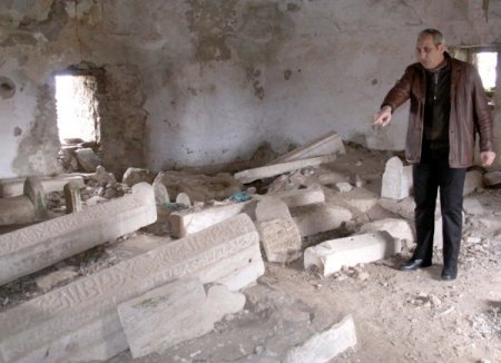 Öğretim Üyesi, 631 Yıllık Türbedeki Define Talanını Ortaya Çıkardı