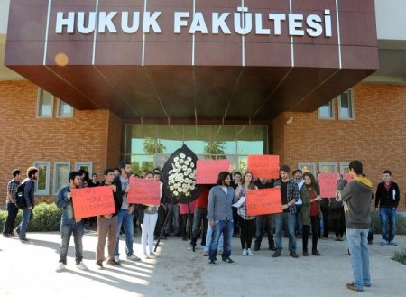 Öğretim üyesinin yoklama inadı öğrencileri zor durumda bıraktı