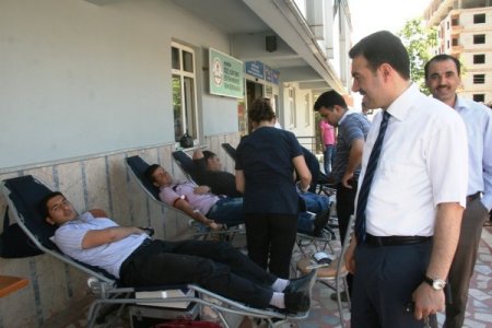 Öğretmen Ve Öğrenciler Kızılay'a Kan Bağışında Bulundu