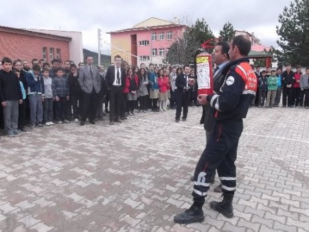 Öğretmen ve öğrencilere afet ve acil durum semineri verildi