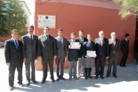 Öğretmen Ve Öğrencilere Başarı Belgeleri Verildi