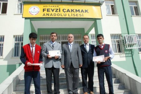 Öğretmen Ve Öğrencilere Başarı Belgeleri Verildi