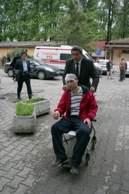 Öğretmene Önce Araçla Çarptı, Sonra Dövdüler
