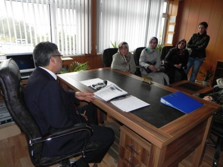 Öğretmene saldırdığı iddia edilen veliye diğer velilerden tepki geldi