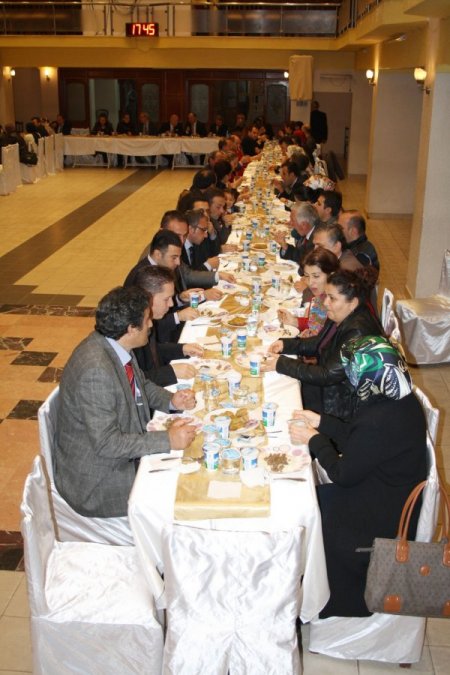 Öğretmenler, günlerini horon oynayarak kutladı