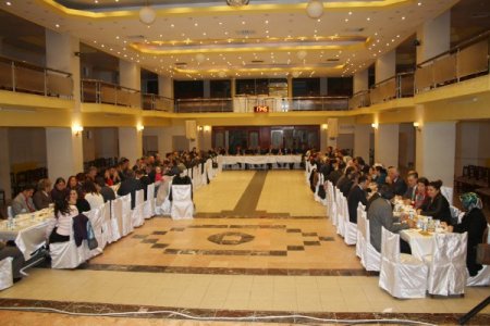 Öğretmenler, günlerini horon oynayarak kutladı