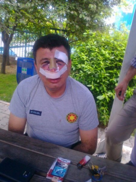 Öğretmenler, Meslektaşlarına Şiddeti Protesto Etti