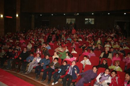 Öğretmenler, Öğrencilere Karne Hediyesi Olarak Tiyatro Oyunu Sahneledi