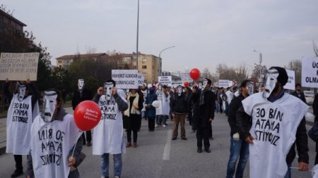 Öğretmenler, şubatta 30 bin atama yapılması için yürüdü