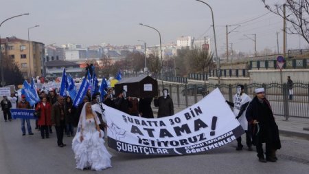 Öğretmenler, şubatta 30 bin atama yapılması için yürüdü